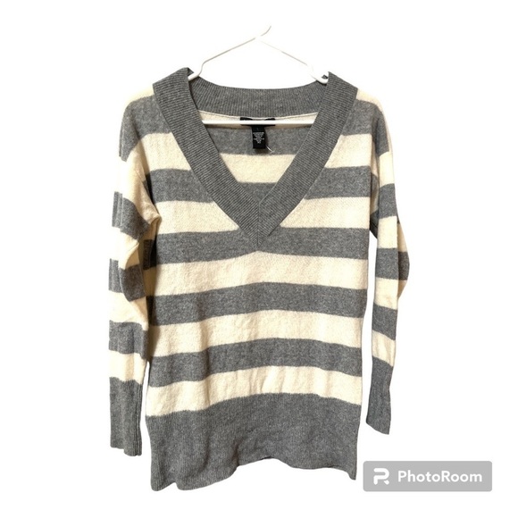 Laundry by Shelli Segal Striped 100% Cashmere V Neck Sweater - Picture 1 of 4